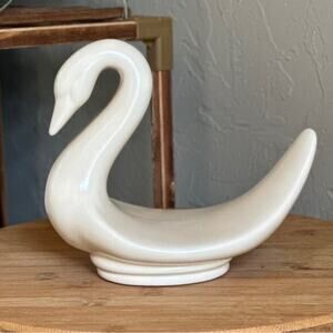 Cream MCM swan‎ hand towel holder vintage decor piece